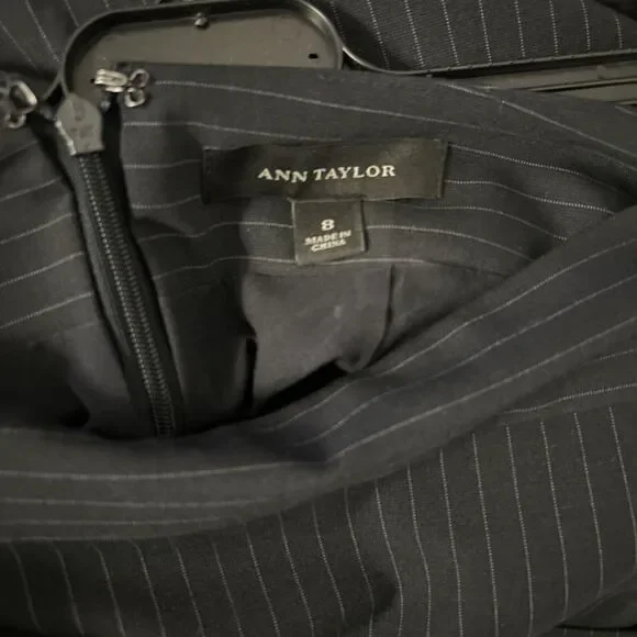 Ann Taylor Size 8 Navy Pinstripe Pencil Skirt Knee Length Work Office - Picture 6 of 8